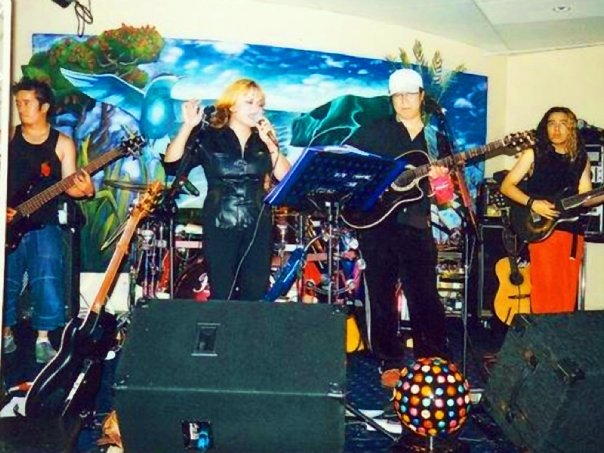 1936174_1229795024355_3581165_n_1229795024355